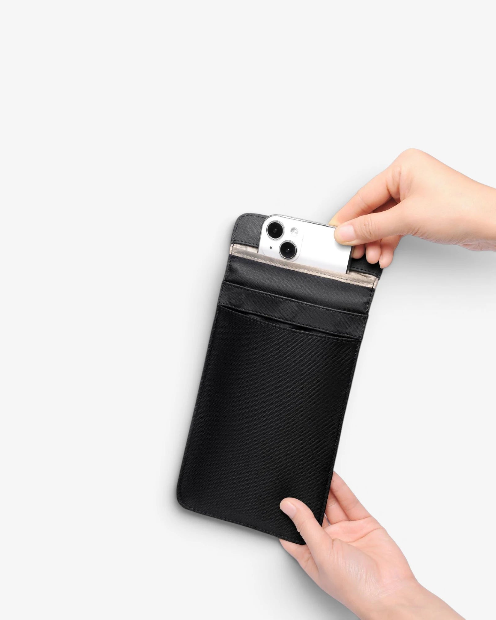 Signal Shield Faraday Phone Pouch Secondary image